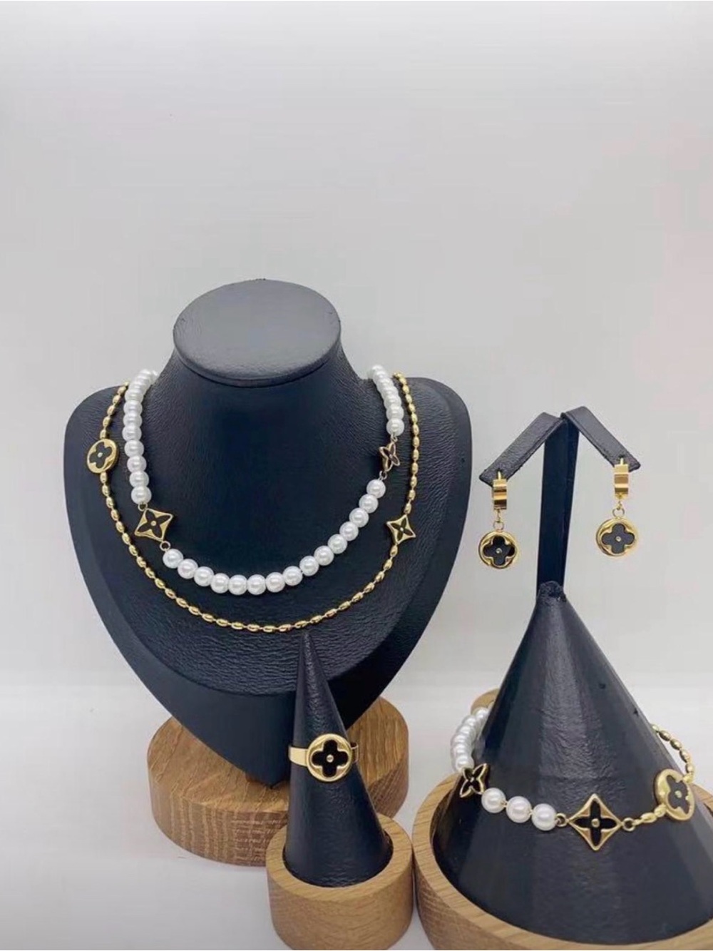 Source Unknown Gold-Tone and White Pearl Necklace Set with Black Clover Motif